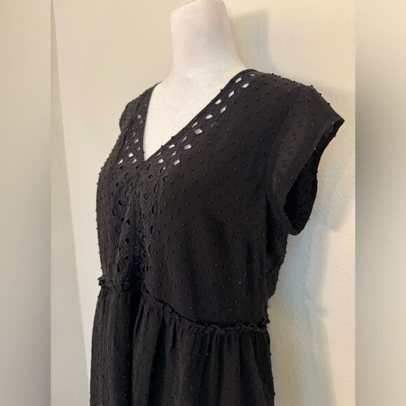 DR2 Embroidered V Neck Cap Sleeve Black Textured Blouse Women's Size Medium - Picture 4 of 8